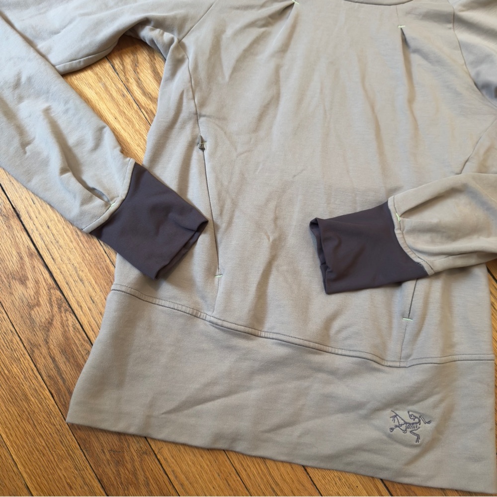 Rare Arc'teryx Women's Detente Hoodie with adorable chest Accents FINAL PRICE - Picture 5 of 13